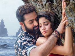 Devara Review: Jr NTR की ‘देवरा’ थिएटर में रिलीज, विलेन भैरा के रोल में छा गए सैफ... जानें फर्स्ट डे फर्स्ट शो देख क्या बोले दर्शक Devara Review: Jr NTR की ‘देवरा’ थिएटर में रिलीज, विलेन भैरा के रोल में छा गए सैफ... जानें फर्स्ट डे फर्स्ट शो देख क्या बोले दर्शक