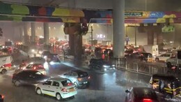 Mumbai Rain : मुसळधार पावसामुळे मुंबईकरांची दाणादाण, घरी जाताना हाल, शाळांना सुटी जाहीर
