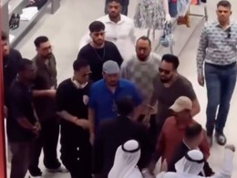 दुबई के मॉल में सलमान खान ने ली एंट्री तो बेकाबू हुए फैंस, शेरा ने यूं संभाली कमान दुबई के मॉल में सलमान खान ने ली एंट्री तो बेकाबू हुए फैंस, शेरा ने यूं संभाली कमान