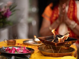 आज सर्वपितृ अमावस्या के दिन लगने वाला है सूर्य ग्रहण, जानिए किस समय किया जा सकता है पितरों का श्राद्ध  आज सर्वपितृ अमावस्या के दिन लगने वाला है सूर्य ग्रहण, जानिए किस समय किया जा सकता है पितरों का श्राद्ध