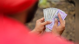 योजना लाडक्या बहिणींसाठी अन् पैसे भावांच्या खात्यात!