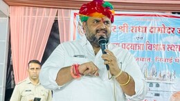 कांग्रेस नेता धीरज गुर्जर ने पुलिस को दी धमकी, बोले- कार्यकर्ता की बाइक पकड़ी तो मेरा जूता बात करेगा