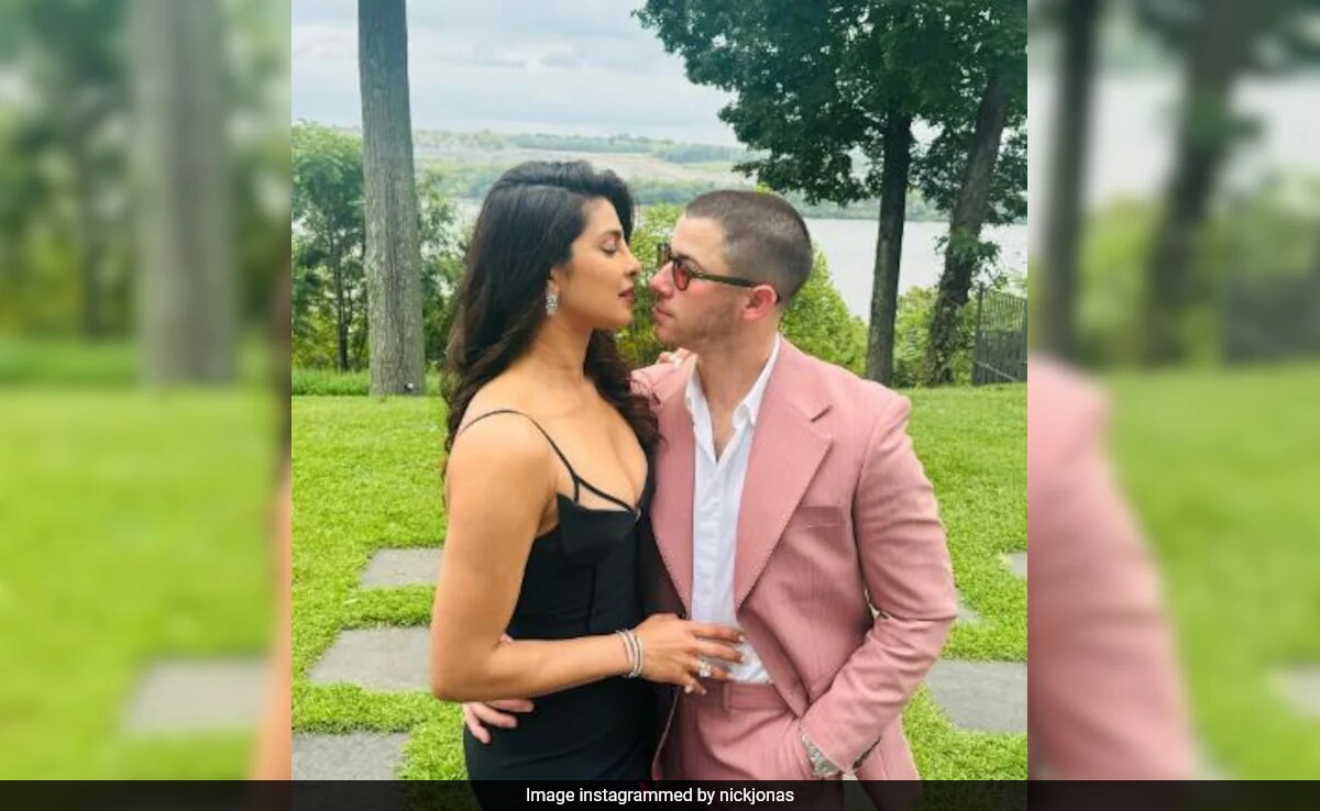 Mush Alert: Priyanka Chopra And Nick Jonas Are Lost In Each Other's Eyes