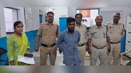 अस्पताल से 'मामा' की मासूम भांजी को लेकर भागा चोर, पिता की पड़ी नजर तो&nbsp;पब्लिक ने कर दी धुनाई