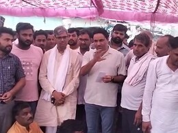 दलित युवक की गोली मारकर हत्या, विधायक ने मुआवजा और विधवा पत्नी को नौकरी का किया वादा दलित युवक की गोली मारकर हत्या, विधायक ने मुआवजा और विधवा पत्नी को नौकरी का किया वादा