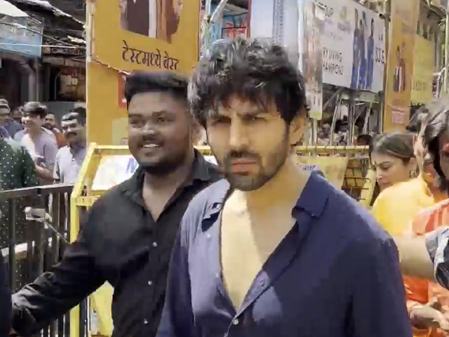 Ganesh Chaturthi 2024: Kartik Aaryan's Darshan Of Lalbaugcha Raja