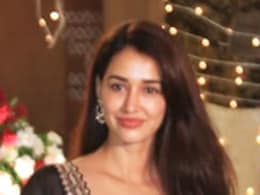 दिशा पाटनी की बहन खुशबू ने सादगी से जीता फैंस का दिल, खेत में चलाया फावड़ा तो लोग बोले- जॉब मिल सकती है दिशा पाटनी की बहन खुशबू ने सादगी से जीता फैंस का दिल, खेत में चलाया फावड़ा तो लोग बोले- जॉब मिल सकती है