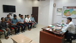 Odisha में MP के छात्रों के साथ सीनियर छात्रों ने की रैगिंग, अपने बच्चों की पीड़ा को लेकर कलेक्टर ऑफिस पहुंचे परिजन