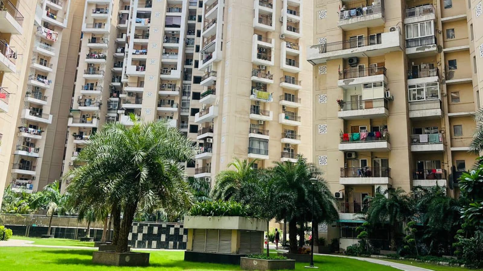 Contaminated Water in Ahmedabad's Ghatlodia Area Causes Illness in Residents