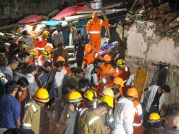 9 Of Family Dead As Building Collapses In UP, Op On For 15 Hours To Rescue 4 9 Of Family Dead As Building Collapses In UP, Op On For 15 Hours To Rescue 4