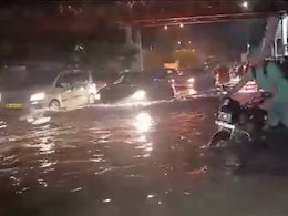 हाल-ए-राजधानी, कमर-कमर पानी! साकेत के दिल्ली मेट्रो में यात्रियों का बुरा हाल, देखिए वीडियो