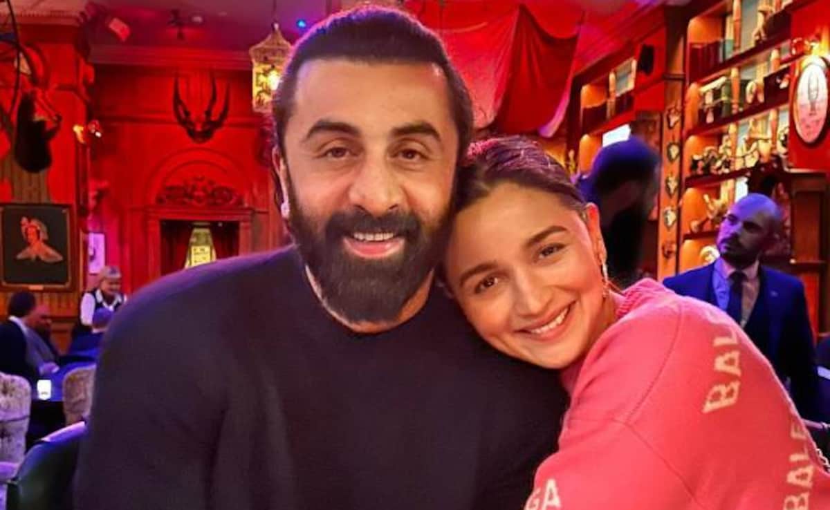 আলিয়া ভট্টের পরে, শ্যালক রণবীর কাপুরের উপর অর্ধ ভাই রাহুল ভট্টের মন্তব্য, বলেছেন- অভিনয় শ্রেণির পক্ষে এই কথাটি বলছেন … আলিয়া ভট্টের পরে, শ্যালক রণবীর কাপুরের উপর অর্ধ ভাই রাহুল ভট্টের মন্তব্য, বলেছেন- অভিনয় শ্রেণির পক্ষে এই কথাটি বলছেন …