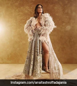 Kareena Kapoor's "Shades Of Nude" Inspired Coverstory For Harper's ...