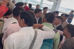 Video: SpiceJet Cancels Flight 5 Mins Before Boarding, Passengers Angry Video: SpiceJet Cancels Flight 5 Mins Before Boarding, Passengers Angry