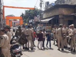 कोटा के कैथूनीपोल में भाजपा कार्यकर्ता आपस में भिड़े, मौके पर पहुंची पुलिस ने युवकों को हिरासत में लिया कोटा के कैथूनीपोल में भाजपा कार्यकर्ता आपस में भिड़े, मौके पर पहुंची पुलिस ने युवकों को हिरासत में लिया