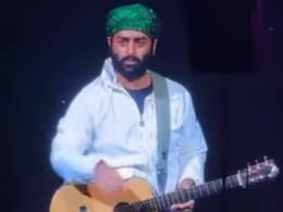 अरिजीत सिंह के कॉन्सर्ट में सिक्योरिटी गार्ड ने पकड़ी महिला फैन की गर्दन, सिंगर ने स्टेज से...