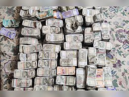 CBI ने 2 लोगों को 90 हजार घूस लेते रंगे हाथों पकड़ा, सर्च करने पर 2 करोड़ 39 लाख रुपये मिले कैश CBI ने 2 लोगों को 90 हजार घूस लेते रंगे हाथों पकड़ा, सर्च करने पर 2 करोड़ 39 लाख रुपये मिले कैश