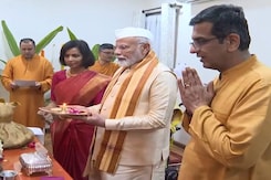 Watch: PM Modi Offers Prayers To Lord Ganesha At Chief Justice's Home Watch: PM Modi Offers Prayers To Lord Ganesha At Chief Justice's Home