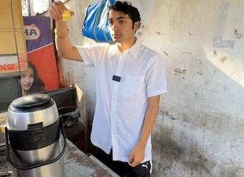 Vlogger Sells Tea To See How Much He Can Earn. Internet Says,  Vlogger Sells Tea To See How Much He Can Earn. Internet Says,