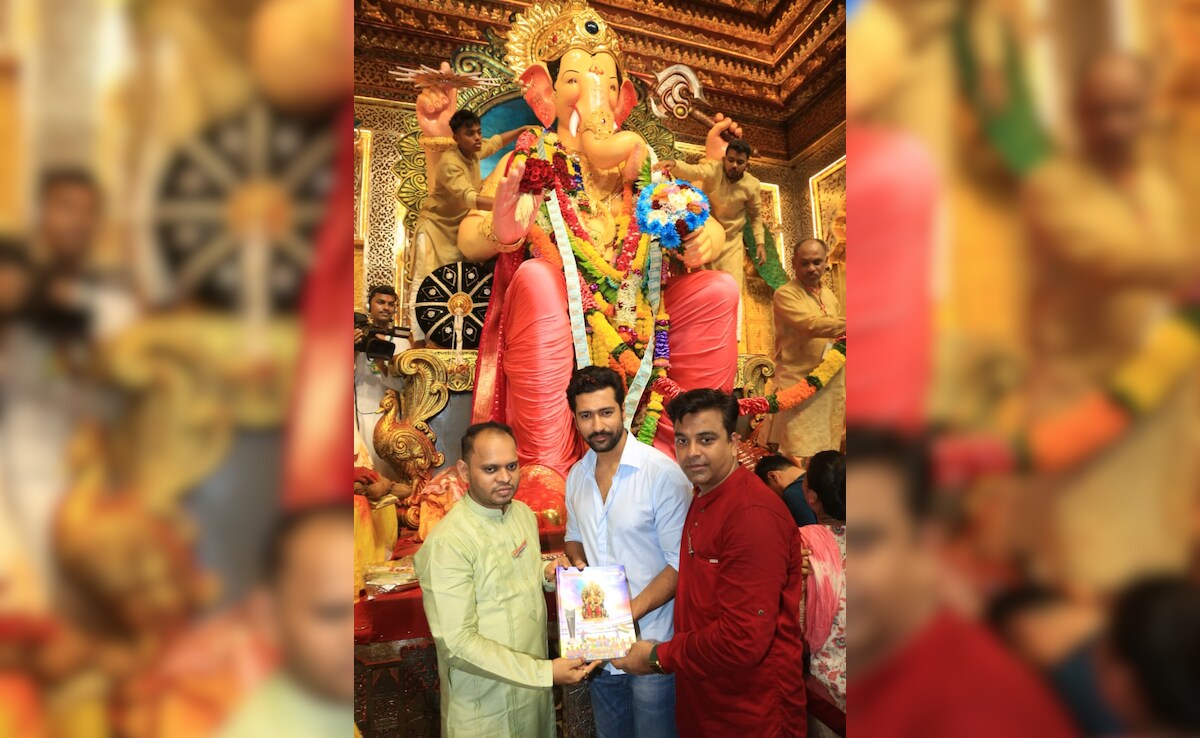 Ganesh Chaturthi 2024: Vicky Kaushal Visits Lalbaugcha Raja. Watch