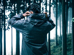 बारिश में भी नहीं भीगेंगे आप, स्‍टाइल भी रहेगा कायम, Myntra दे रहा मेंस रेन जैकेट पर 10% डिस्‍काउंट