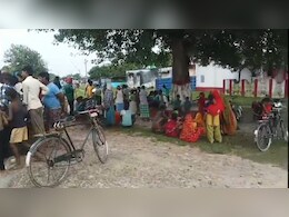 पत्नी का कटा सिर लेकर सड़क पर घूमने लगा शख्स, फिर हुआ कुछ यूं पत्नी का कटा सिर लेकर सड़क पर घूमने लगा शख्स, फिर हुआ कुछ यूं