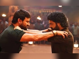Devara : 'देवरा' के रिलीज होते ही Junior NTR के फैंस ने मनाया जश्न, थिएटर्स के बाहर की आतिशबाजी Devara : 'देवरा' के रिलीज होते ही Junior NTR के फैंस ने मनाया जश्न, थिएटर्स के बाहर की आतिशबाजी
