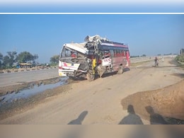 बिहार के सासाराम में बड़ा सड़क हादसा, 3 की मौत, 15 लोग घायल बिहार के सासाराम में बड़ा सड़क हादसा, 3 की मौत, 15 लोग घायल