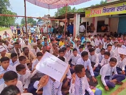 पढ़ाने में लापरवाही करने वाले शिक्षक हो जाए सावधान, यहां छात्रों ने सड़क पर आकर गुरु जी को स्कूल से निकलवाया...