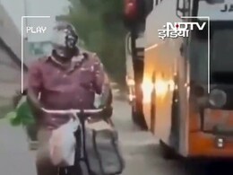 Video: रील बनाने के लिए बुजुर्ग के चेहरे पर स्प्रे करने वालों के साथ झांसी पुलिस ने कुछ ऐसा किया