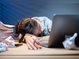 जानलेवा हो सकती है नींद की कमी! इसी ने ली 26 साल की CA की जान, जानें कितने घंटे सोना जरूरी