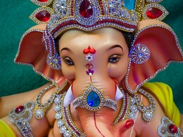 गणपति उत्सव के दौरान उनकी पूजा-आराधना में पहने इन रंगों के वस्त्र गणपति उत्सव के दौरान उनकी पूजा-आराधना में पहने इन रंगों के वस्त्र