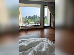 Sophie Choudry's Luxurious Retreat At The Oberoi In Delhi Was Filled With "Calm In The Chaos"