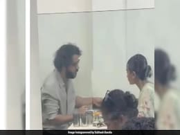 Watch: Rajkummar Rao And Patralekhaa Pictured Eating At A Local  Mumbai Restaurant Watch: Rajkummar Rao And Patralekhaa Pictured Eating At A Local  Mumbai Restaurant