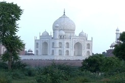Ground Report: Water Leakage In Main Dome Of Taj Mahal After Heavy Rain In Agra Ground Report: Water Leakage In Main Dome Of Taj Mahal After Heavy Rain In Agra