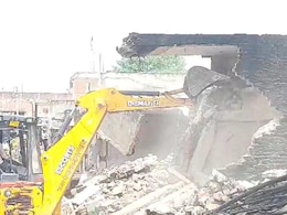 बहराइच में ध्वस्त किए गए 23 घर, कन्नौज-फतेहपुर में भी अवैध निमार्ण पर बुलडोजर एक्शन बहराइच में ध्वस्त किए गए 23 घर, कन्नौज-फतेहपुर में भी अवैध निमार्ण पर बुलडोजर एक्शन