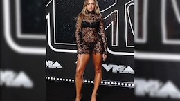 MTV VMAs 2024: Tate McRae Pressed Rewind When She Recreated Britney Spears' 2001 VMA Lace Dress