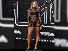 MTV VMAs 2024: Tate McRae Pressed Rewind When She Recreated Britney Spears' 2001 VMA Lace Dress MTV VMAs 2024: Tate McRae Pressed Rewind When She Recreated Britney Spears' 2001 VMA Lace Dress