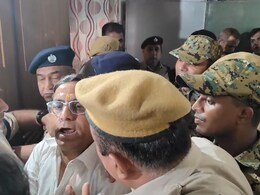 SI Paper Leak Case: आरोपी रामू राम राईका ने वकीलों से कहा 'थप्पड़ लगाऊंगा', कोर्ट के बाहर भारी हंगामा SI Paper Leak Case: आरोपी रामू राम राईका ने वकीलों से कहा 'थप्पड़ लगाऊंगा', कोर्ट के बाहर भारी हंगामा