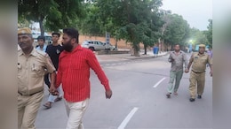 बरकतुल्लाह स्टेडियम में महिला सिपाही से छेड़छाड़, आरोपियों की कॉलर पकड़कर स्टेडियम से बाहर ले गई पुलिस