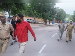 बरकतुल्लाह स्टेडियम में महिला सिपाही से छेड़छाड़, आरोपियों की कॉलर पकड़कर स्टेडियम से बाहर ले गई पुलिस बरकतुल्लाह स्टेडियम में महिला सिपाही से छेड़छाड़, आरोपियों की कॉलर पकड़कर स्टेडियम से बाहर ले गई पुलिस