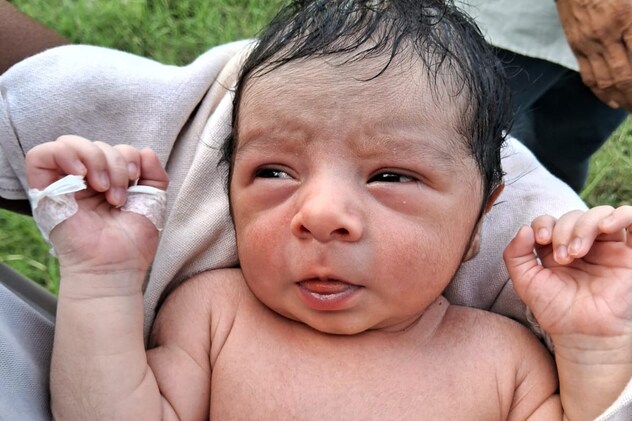 नवजात बच्ची नवजात बच्ची