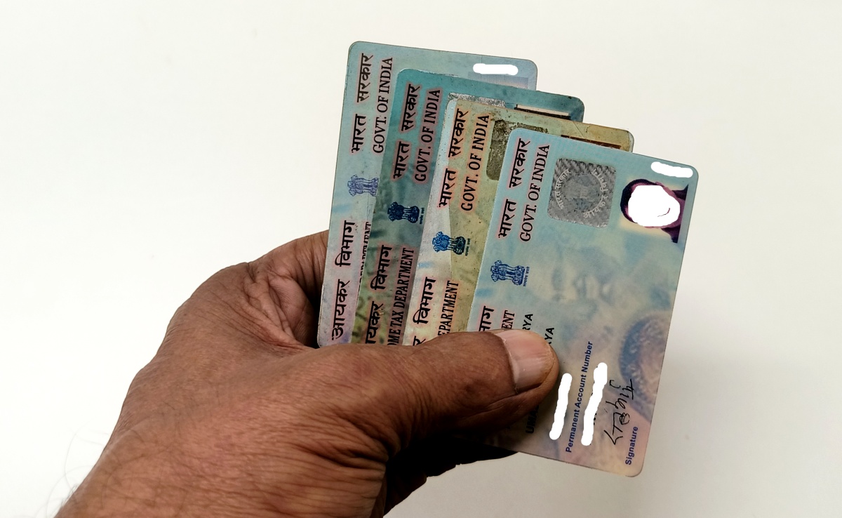 क्या आपके पास भी हैं दो PAN Card? तुरंत कर दें सरेंडर,भूलकर न करें ये गलती वरना जुर्माने के साथ हो सकती है जेल