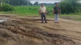 मध्य प्रदेश: बालाघाट में सड़कों की दुर्दशा देख आग बबूला हुए SDM,&nbsp;इनको जमकर लगाई फटकार