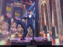 IIFA 2024: Shah Rukh Khan And Vicky Kaushal Grooving To Samantha's Song <i>Oo Antava</i> Is The Best Thing On The Internet Today IIFA 2024: Shah Rukh Khan And Vicky Kaushal Grooving To Samantha's Song <i>Oo Antava</i> Is The Best Thing On The Internet Today