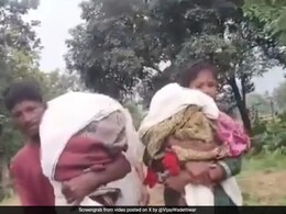 मासूमों के शवों को ले जाने नहीं मिली एम्बुलेंस, कंधों पर लादकर 15 किमी तक पैदल चले माता-पिता 