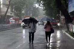 Heavy Rain Lashes Parts Of Mumbai City