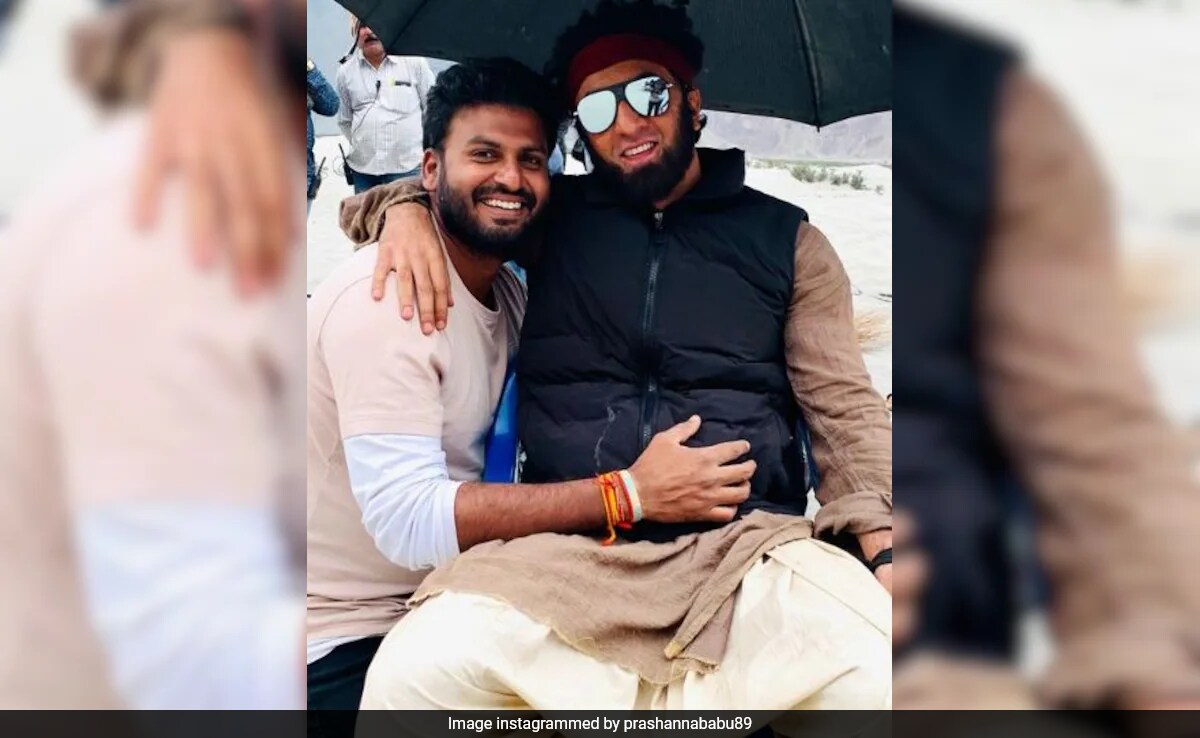 Crazy Viral: BTS Pics Of Ranbir Kapoor From The Sets Of <i>Shamshera</i>
