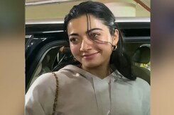 "<i>Mask Nikaliye Na</i>, Ma'am": Will Rashmika Mandanna Listen To Paps' Request? "<i>Mask Nikaliye Na</i>, Ma'am": Will Rashmika Mandanna Listen To Paps' Request?