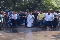 Mamata Banerjee Tours Flood Affected Area, Says Man-Made Disaster Mamata Banerjee Tours Flood Affected Area, Says Man-Made Disaster
